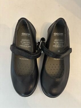 Geox Girls Black Mary Jane Velcro Strap Shoes.   Size 26 kids.